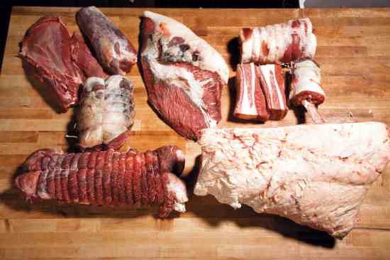 
The retail cuts of the beef forequarter include the short ribs and the shoulder pot roast.
